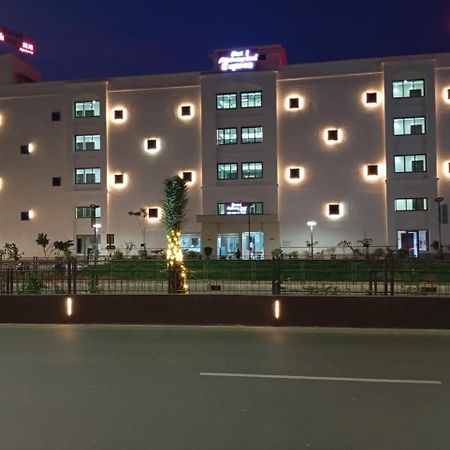 فندق أشراي إن إكسبريس أحمد أباد المظهر الخارجي الصورة